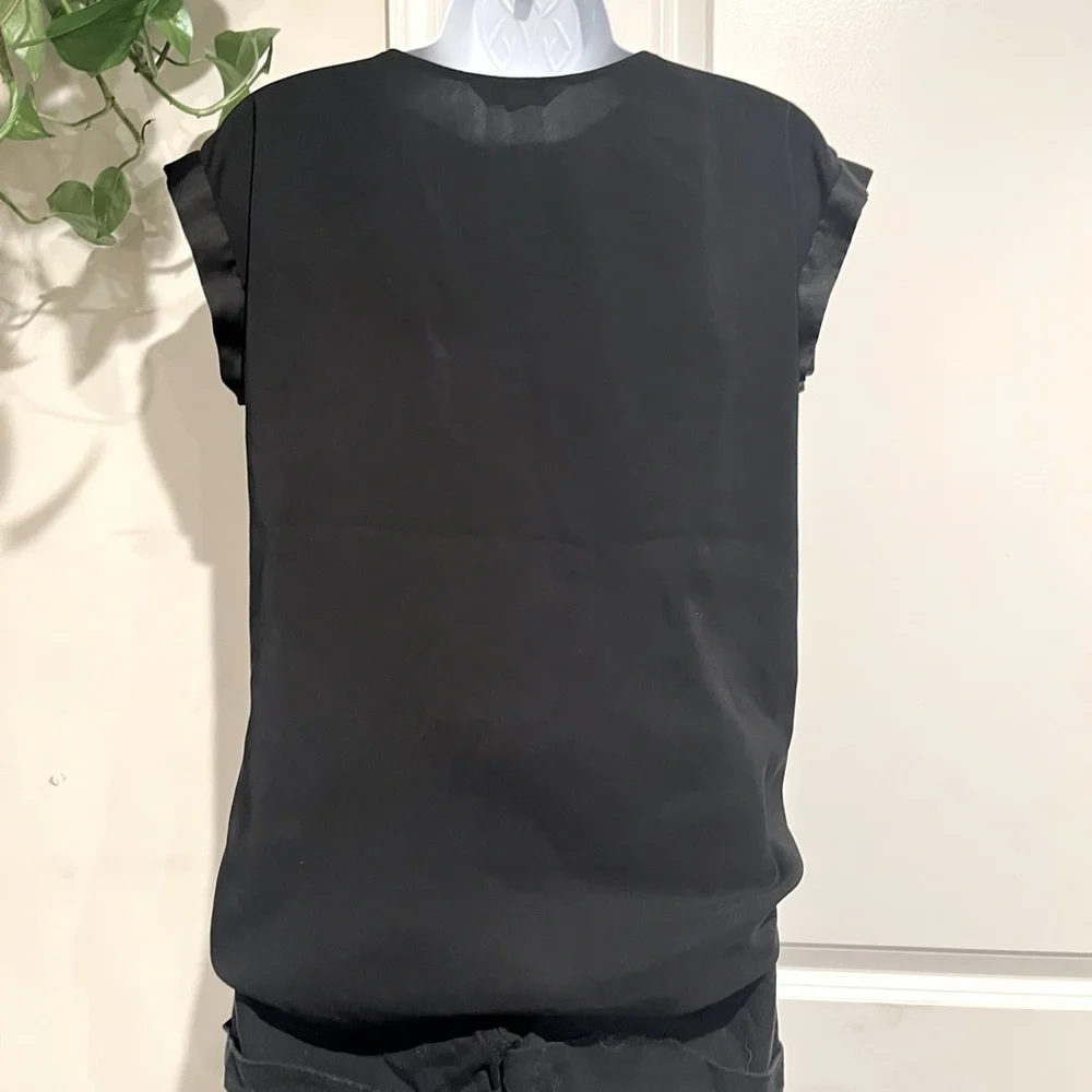 Express Half Zip Silky V-Neck - Picture 3 of 4